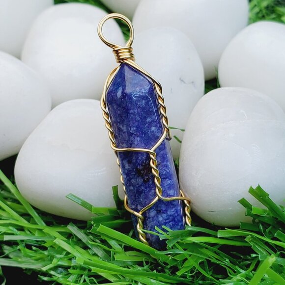 "Hexagonal Blue Sodalite Quartz Healing Crystal Pendant, BS41077 - Picture 1 of 9